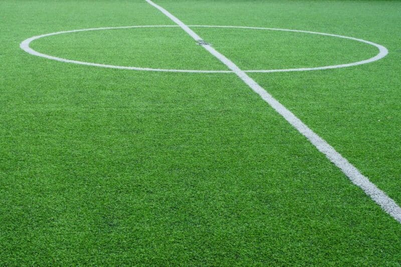 whats the difference between artificial grass and astroturf e1688389357581